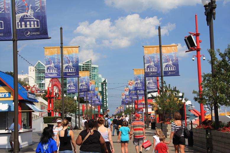 Der bekannte Navy Pier in Chicago